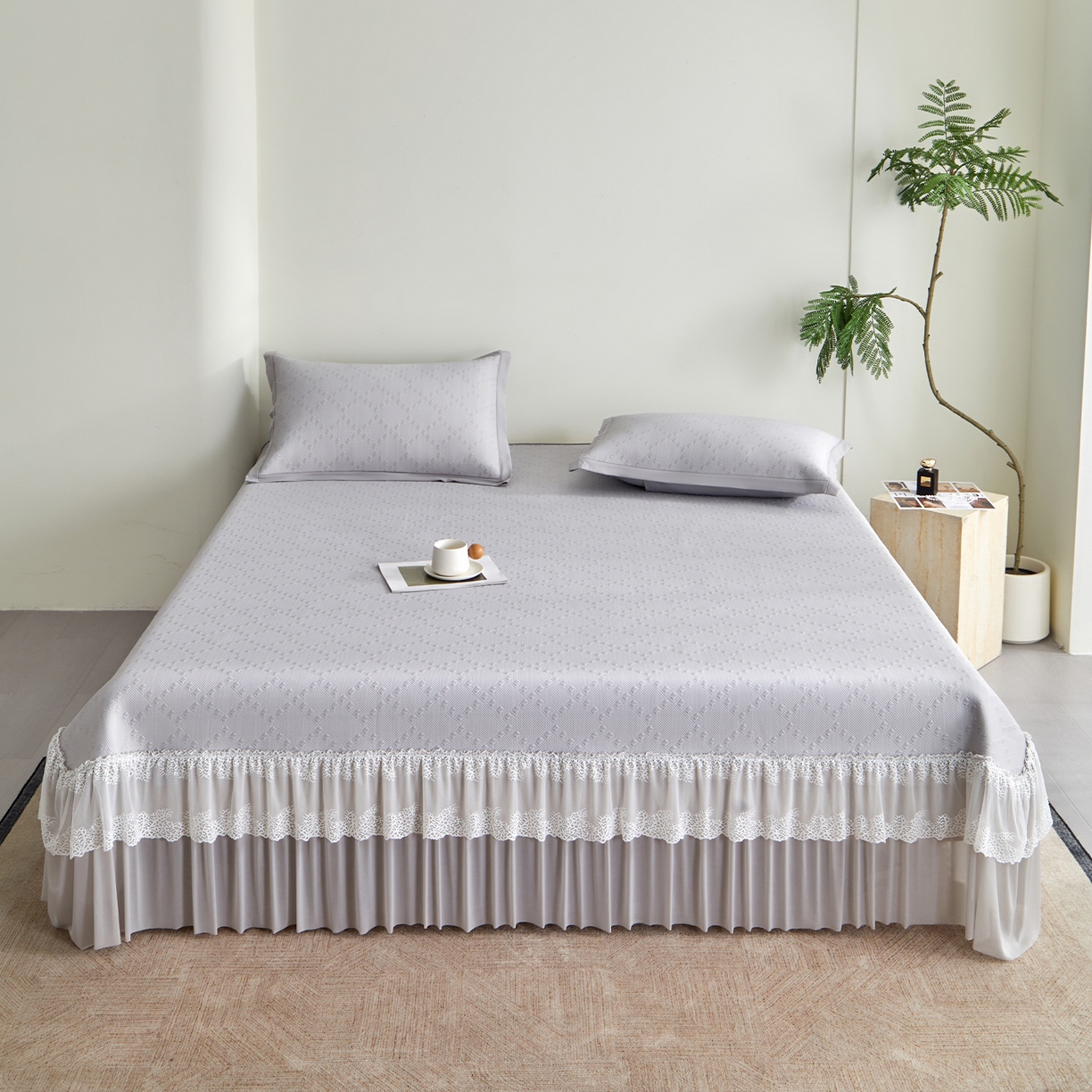 91家纺网 家纺一手货源 找家纺 瑞禾家纺 2026新款A类凉感豆豆床裙款凉席三件套-系列六 烟灰菱格