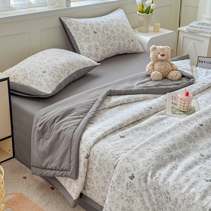 91家纺网 家纺一手货源 找家纺 优卡迪家纺馆 2026春夏新款针织棉双层纱夏被夏凉被空调被四件套【下载文件夹包含买家秀】 梦蝶