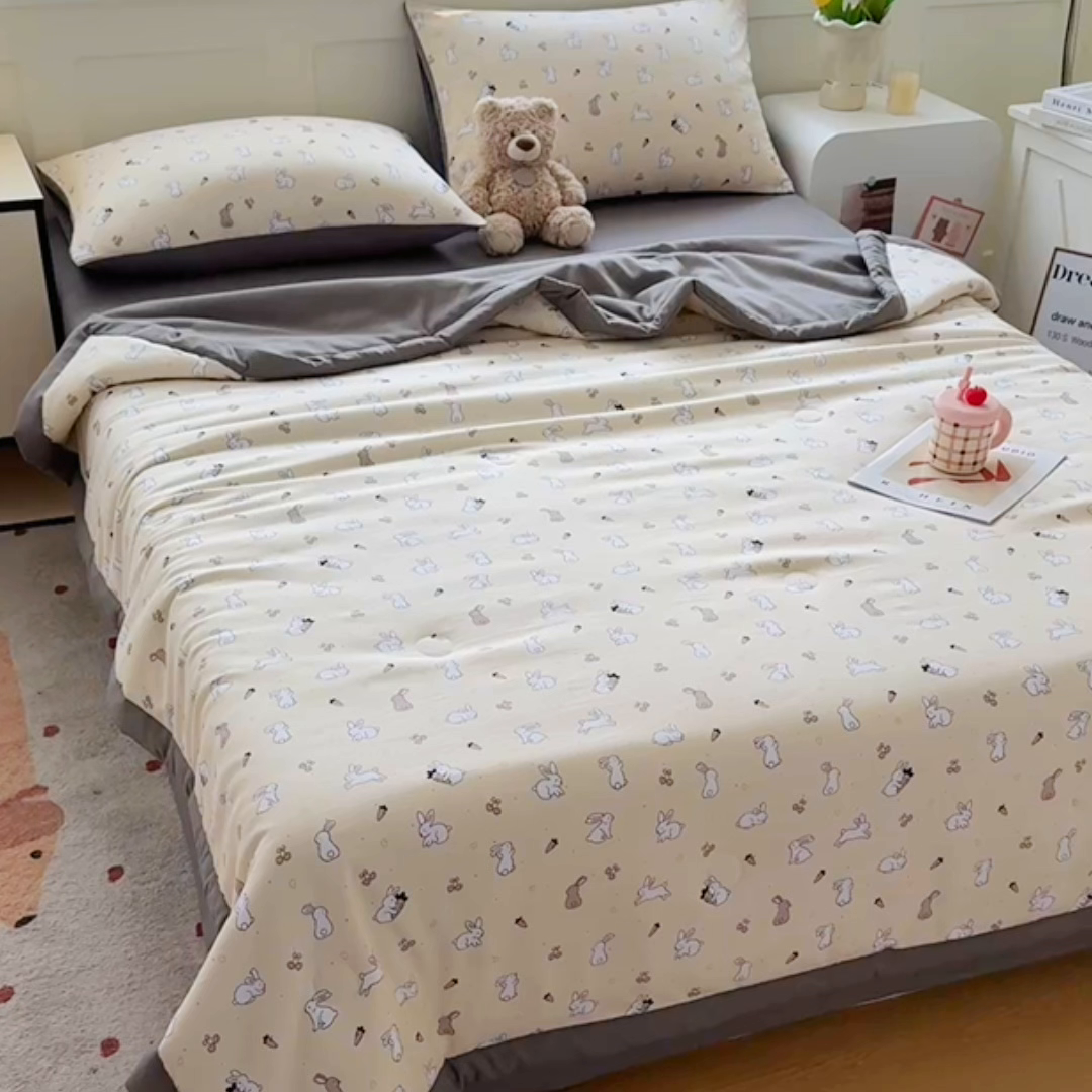 91家纺网 家纺一手货源 找家纺 优卡迪家纺馆 2026春夏新款针织棉双层纱夏被夏凉被空调被四件套【下载文件夹包含买家秀】 灵动