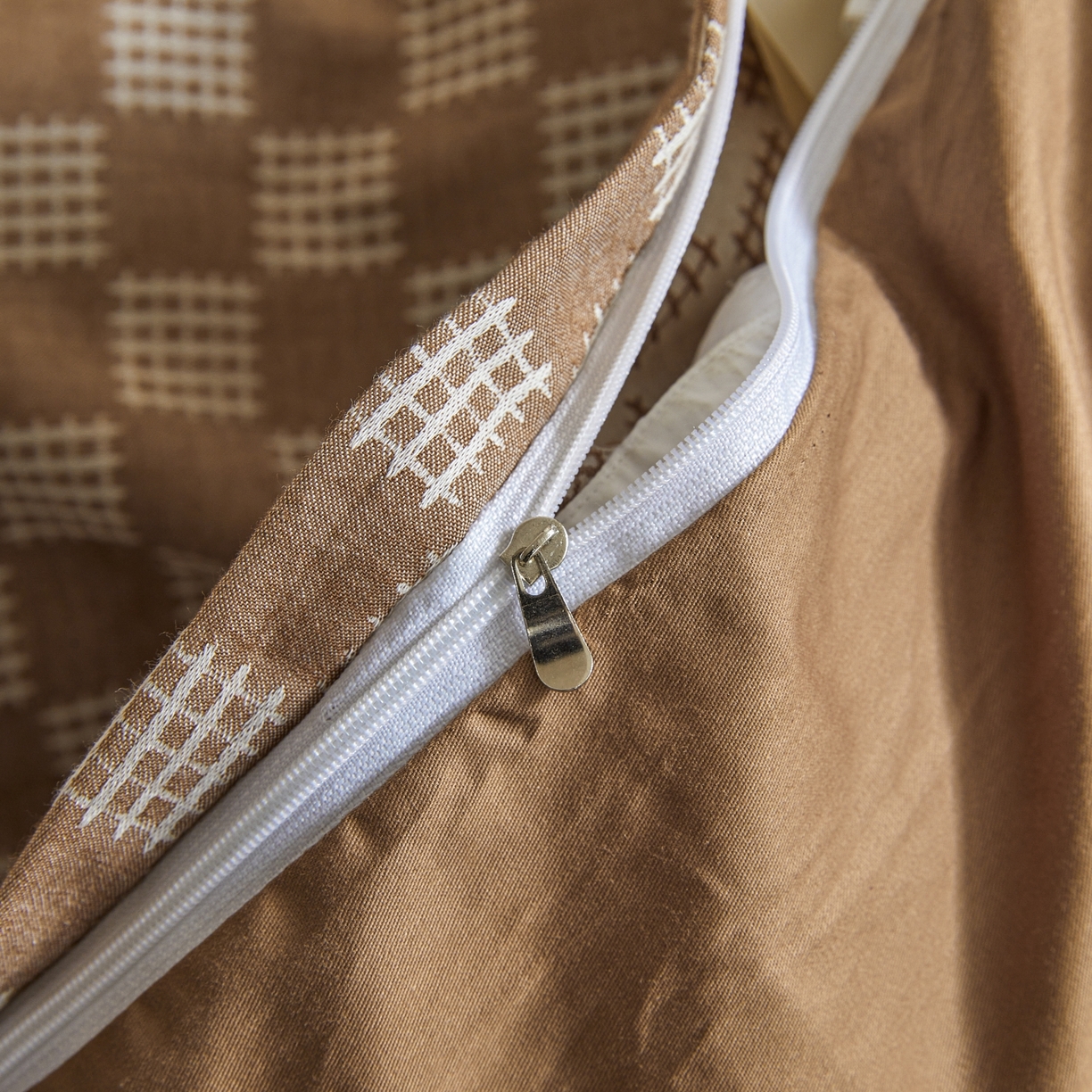 91家纺网 家纺一手货源 找家纺 乐家毛巾被（工厂自产自销） 2026新款40s全棉纯棉色织提花四件套 简序格韵