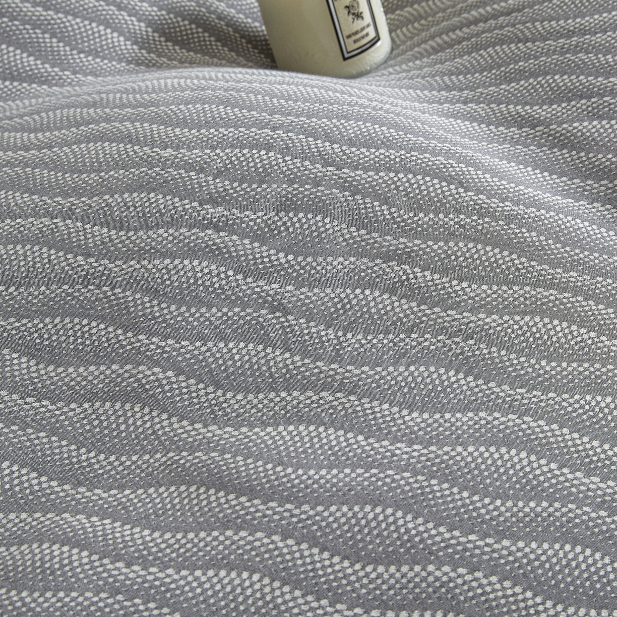 91家纺网 家纺一手货源 找家纺 乐家毛巾被（工厂自产自销） 2026新款40s全棉纯棉色织提花四件套 蓝屿风眠