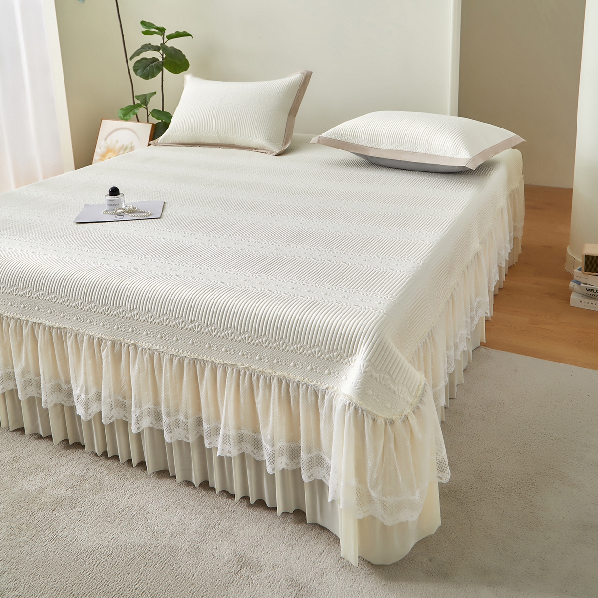 91家纺网 家纺一手货源 找家纺 瑞禾家纺 2026新款A类凉感豆豆床裙款凉席三件套-系列五 奶白绮梦