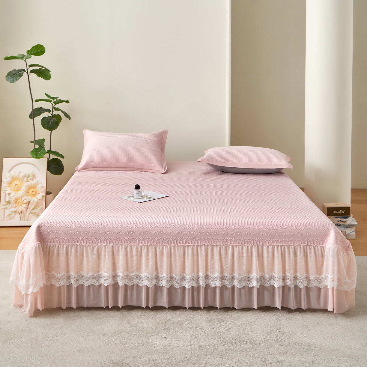 91家纺网 家纺一手货源 找家纺 瑞禾家纺 2026新款A类凉感豆豆床裙款凉席三件套-系列五 樱粉绮梦