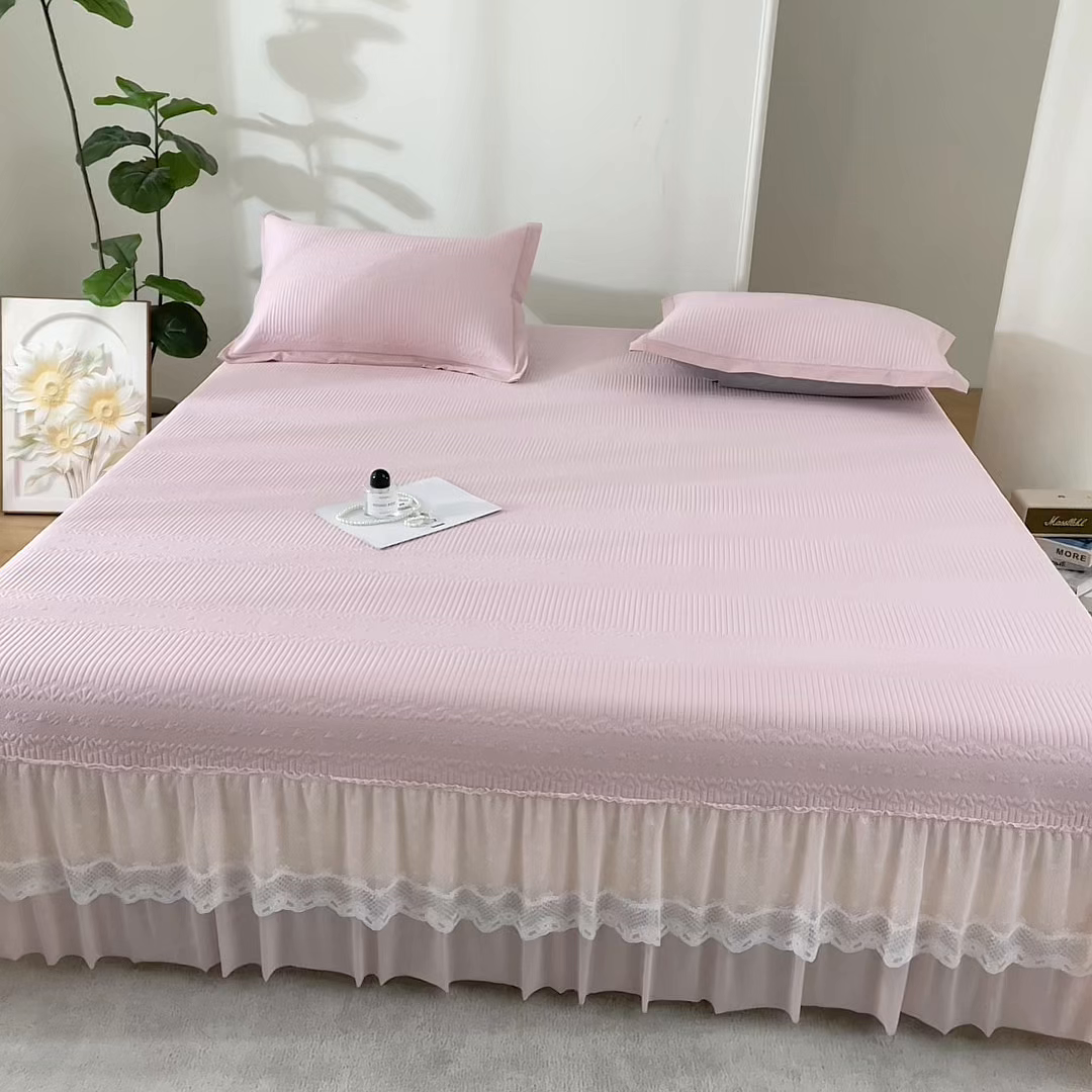 91家纺网 家纺一手货源 找家纺 瑞禾家纺 2026新款A类凉感豆豆床裙款凉席三件套-系列五 樱粉绮梦