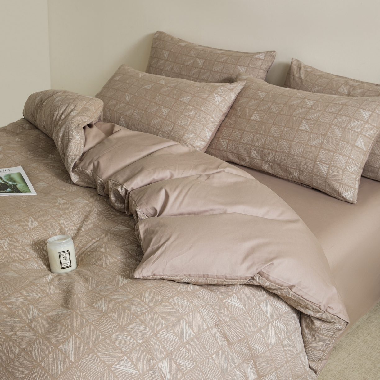 91家纺网 家纺一手货源 找家纺 乐家毛巾被（工厂自产自销） 2026新款40s全棉纯棉色织提花四件套 浅梦格韵