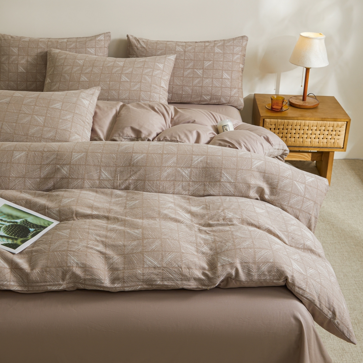 91家纺网 家纺一手货源 找家纺 乐家毛巾被（工厂自产自销） 2026新款40s全棉纯棉色织提花四件套 浅梦格韵