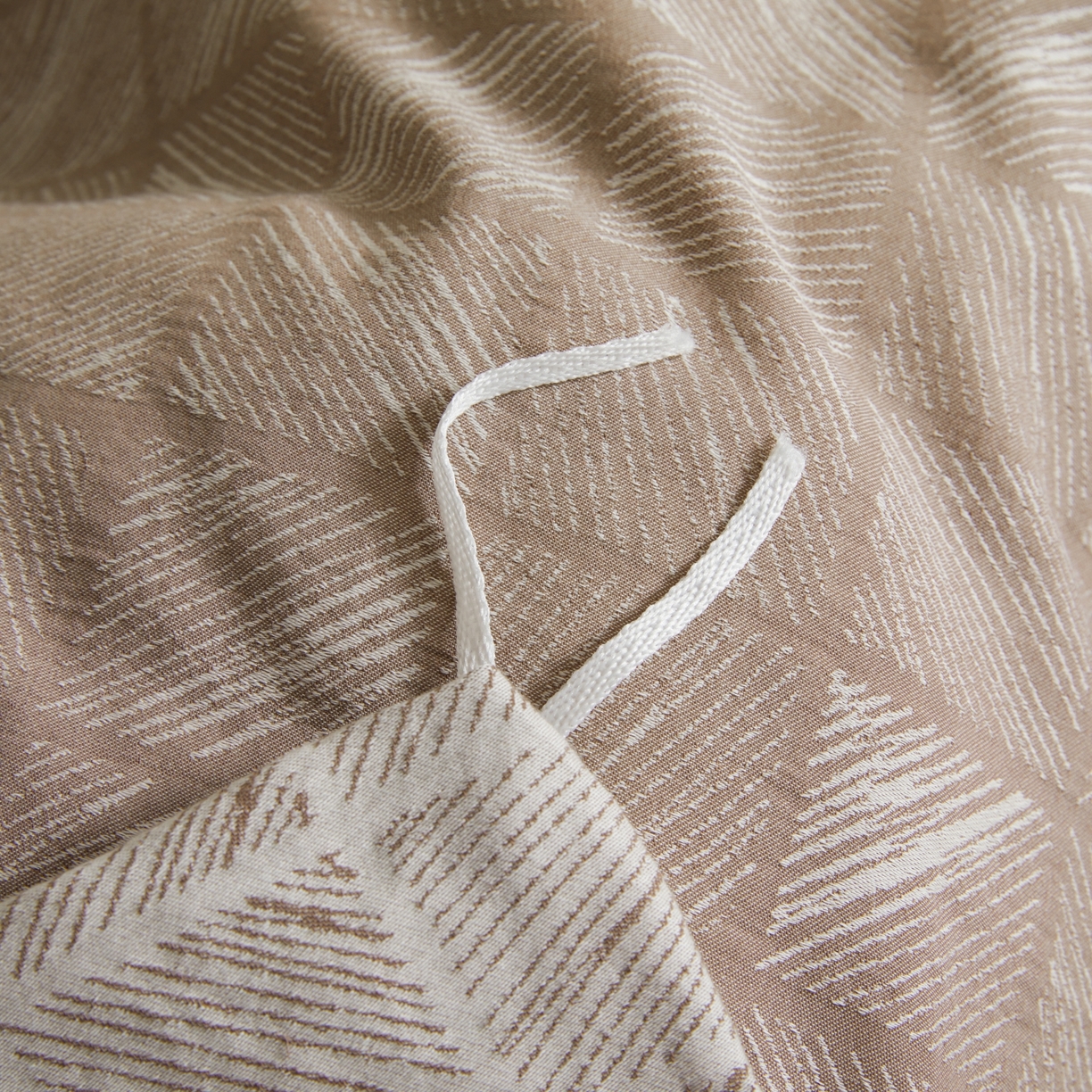 91家纺网 家纺一手货源 找家纺 乐家毛巾被（工厂自产自销） 2026新款40s全棉纯棉色织提花四件套 浅梦格韵