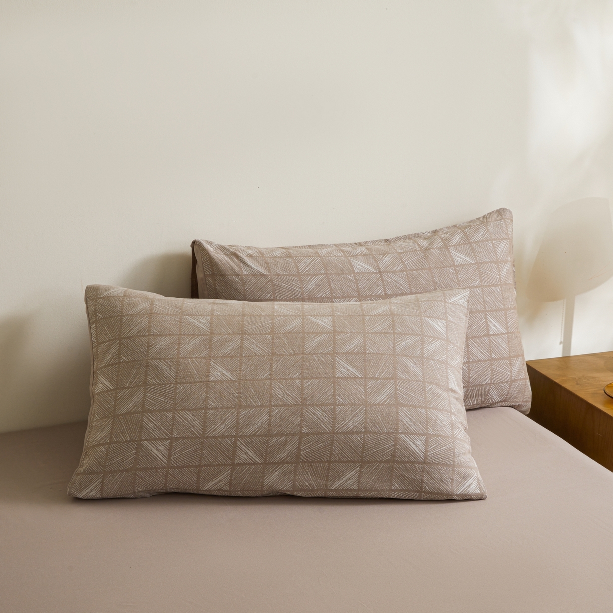 91家纺网 家纺一手货源 找家纺 乐家毛巾被（工厂自产自销） 2026新款40s全棉纯棉色织提花四件套 浅梦格韵