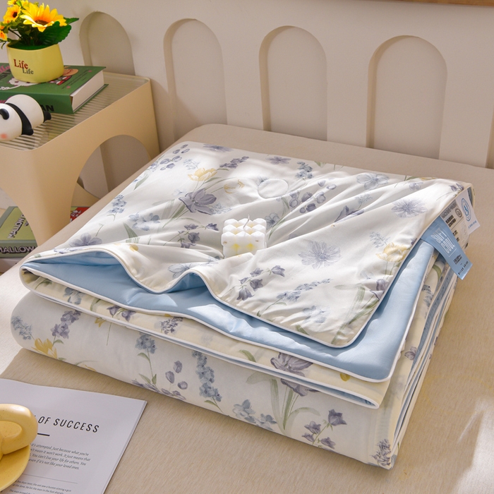 91家纺网 家纺一手货源 找家纺 叠派家纺 2026新款A类氨纶凉感丝夏被印花空调被西瓜夏凉被直播 蓝楹碎影