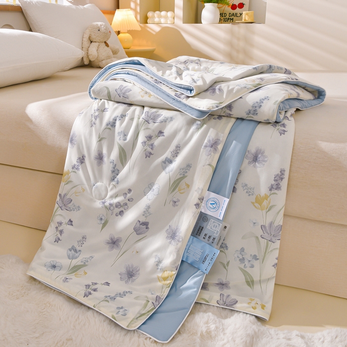 91家纺网 家纺一手货源 找家纺 叠派家纺 2026新款A类氨纶凉感丝夏被印花空调被西瓜夏凉被直播 蓝楹碎影