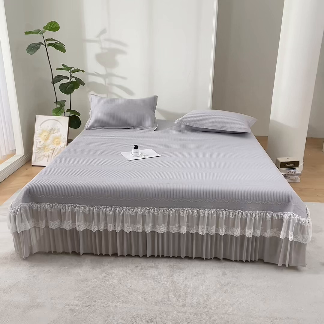 91家纺网 家纺一手货源 找家纺 瑞禾家纺 2026新款A类凉感豆豆床裙款凉席三件套-系列五 月灰绮梦