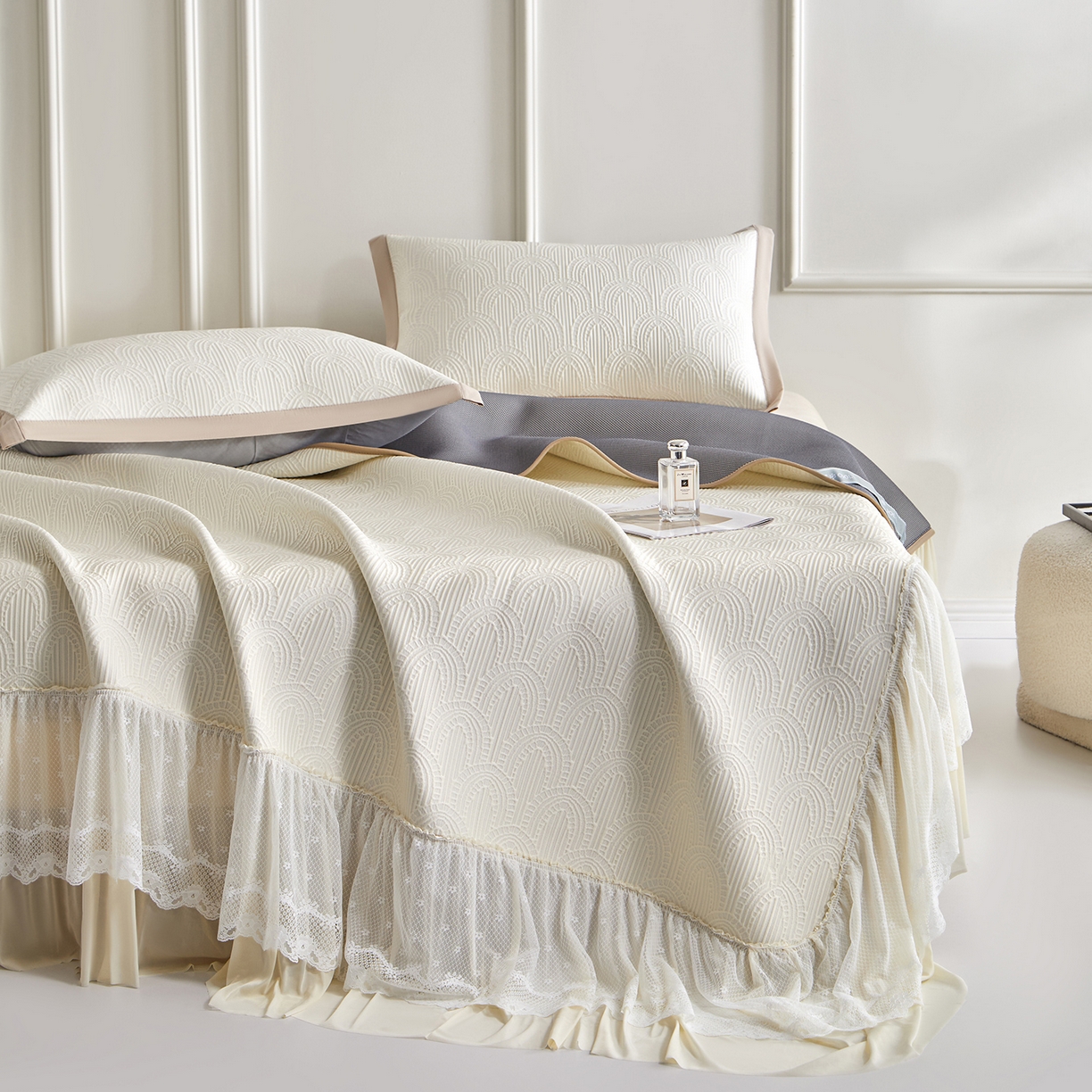 91家纺网 家纺一手货源 找家纺 （总）瑞禾家纺 2026新款A类凉感豆豆床裙款凉席三件套-系列三