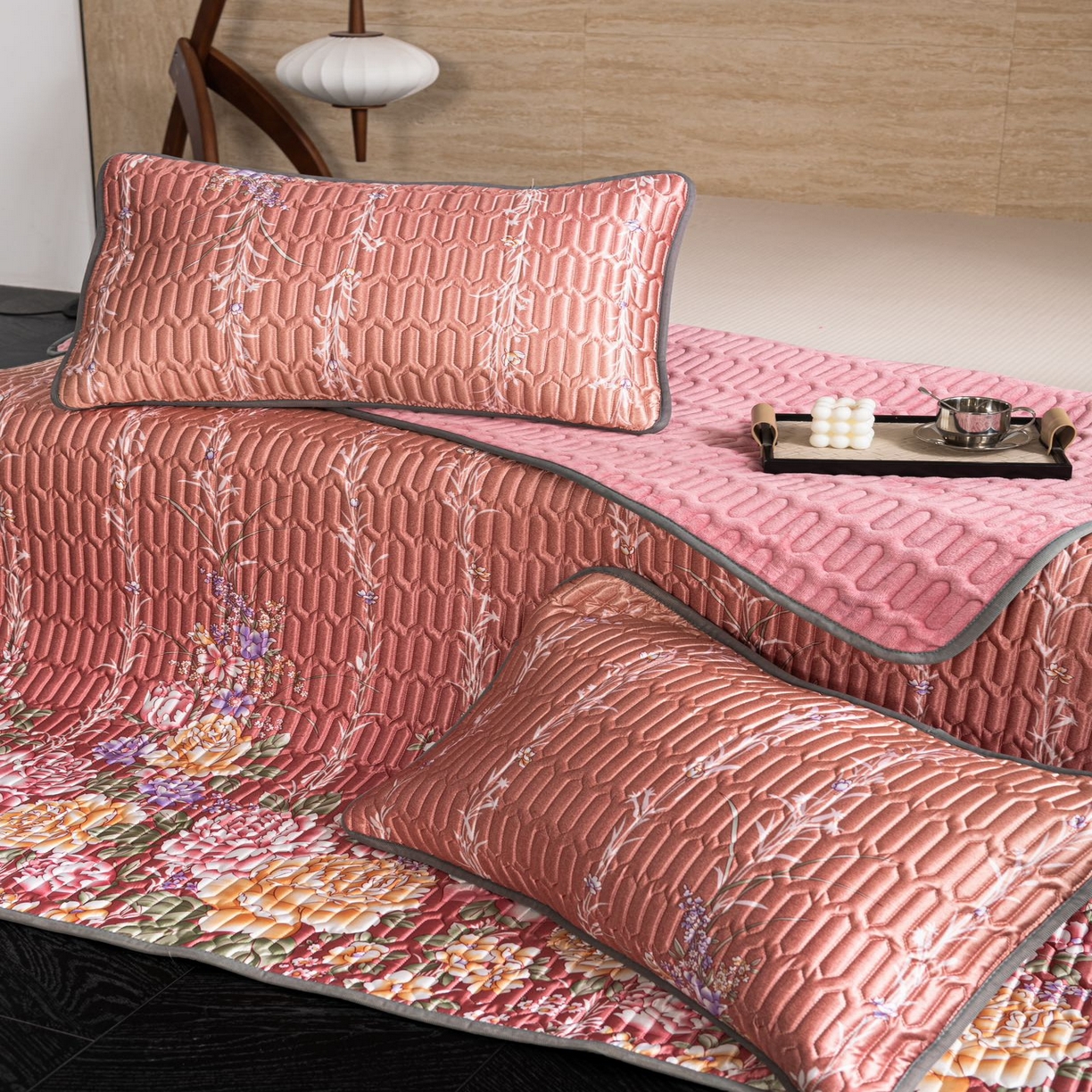 91家纺网 家纺一手货源 找家纺 yyds网供 2026新款9mm加厚艾草冰皮锦氨凉感乳胶席三件套空调水洗软席夏季凉席席子凉席 牡丹粉