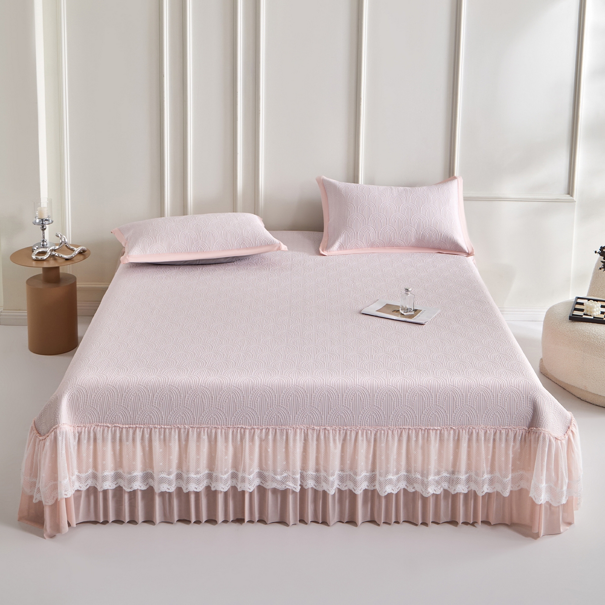 91家纺网 家纺一手货源 找家纺 瑞禾家纺 2026新款A类凉感豆豆床裙款凉席三件套-系列三 浅粉浪影