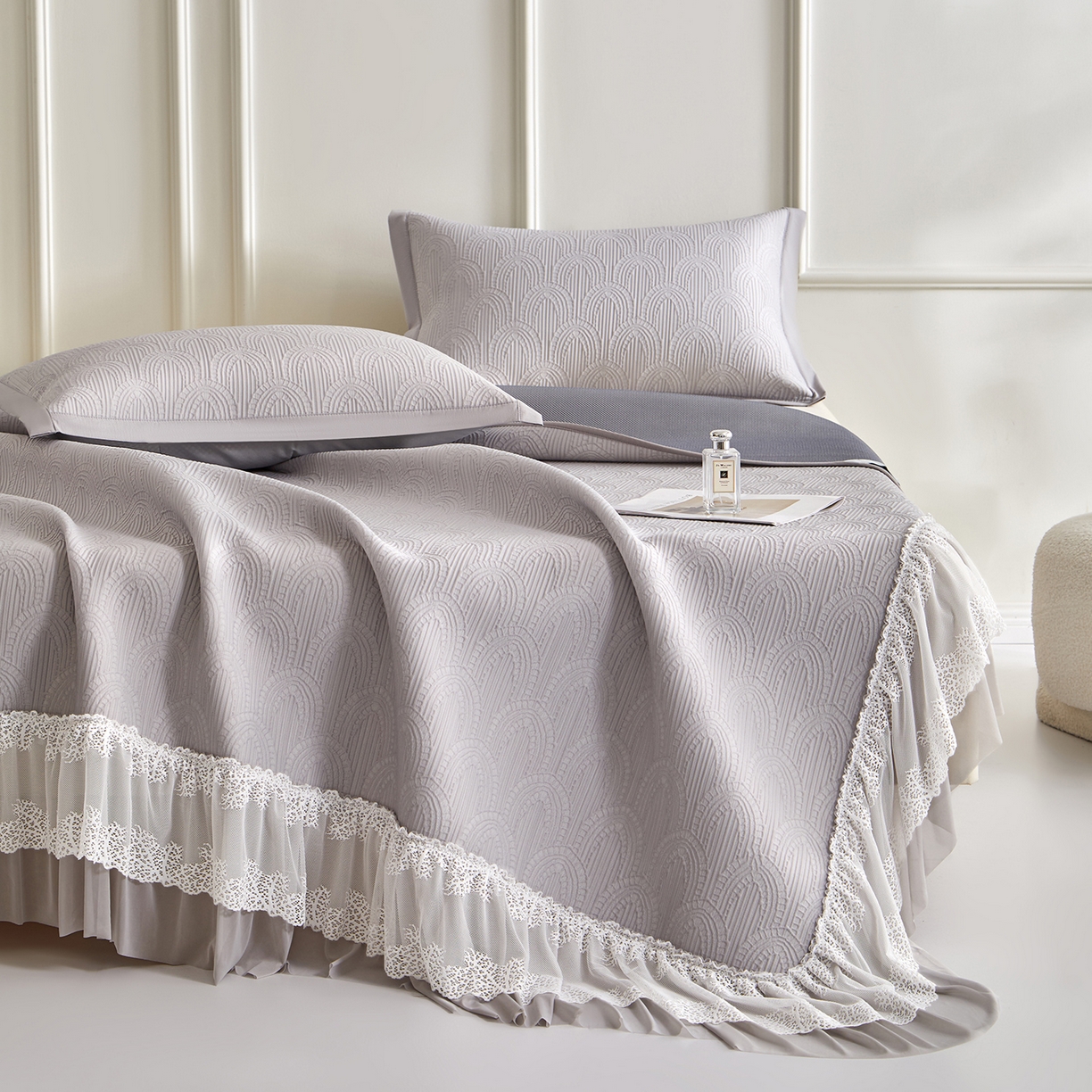 瑞禾家纺 2026新款A类凉感豆豆床裙款凉席三件套-系列三 雾灰浪影