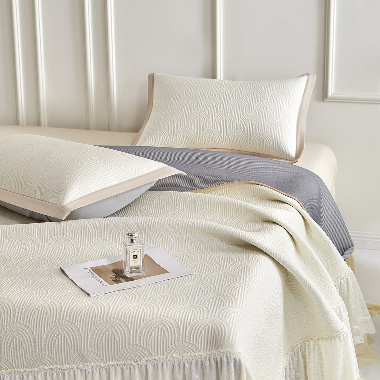 91家纺网 家纺一手货源 找家纺 （总）瑞禾家纺 2026新款A类凉感豆豆床裙款凉席三件套-系列三