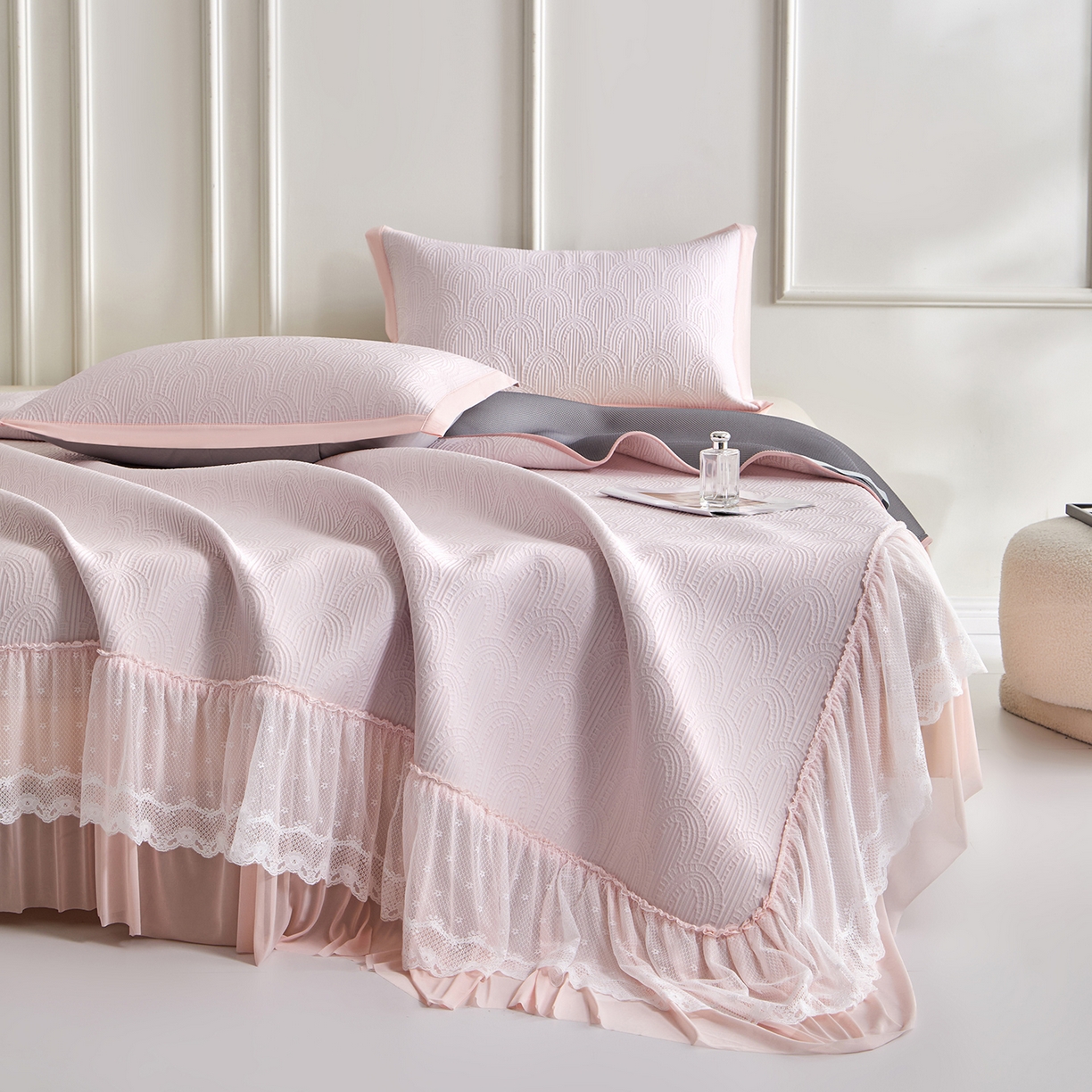 瑞禾家纺 2026新款A类凉感豆豆床裙款凉席三件套-系列三 浅粉浪影