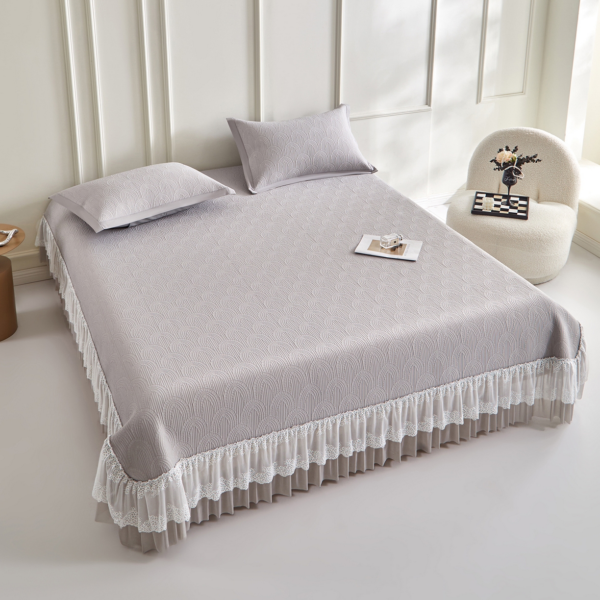 91家纺网 家纺一手货源 找家纺 瑞禾家纺 2026新款A类凉感豆豆床裙款凉席三件套-系列三 雾灰浪影