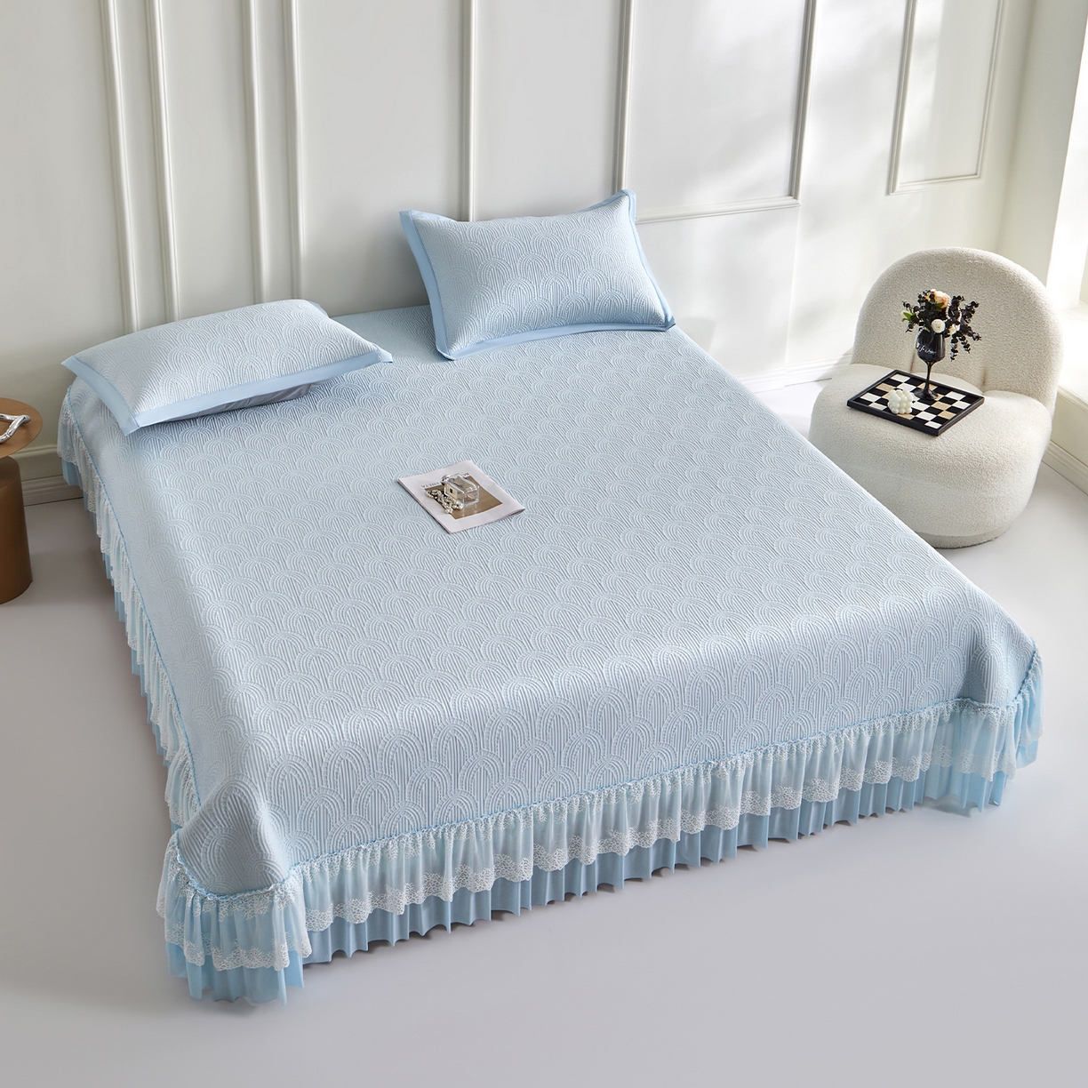 91家纺网 家纺一手货源 找家纺 瑞禾家纺 2026新款A类凉感豆豆床裙款凉席三件套-系列三 冰蓝浪影