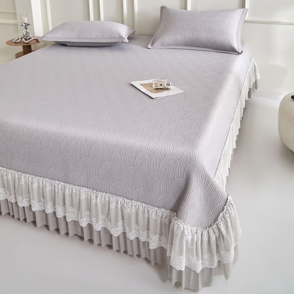 91家纺网 家纺一手货源 找家纺 瑞禾家纺 2026新款A类凉感豆豆床裙款凉席三件套-系列三 雾灰浪影