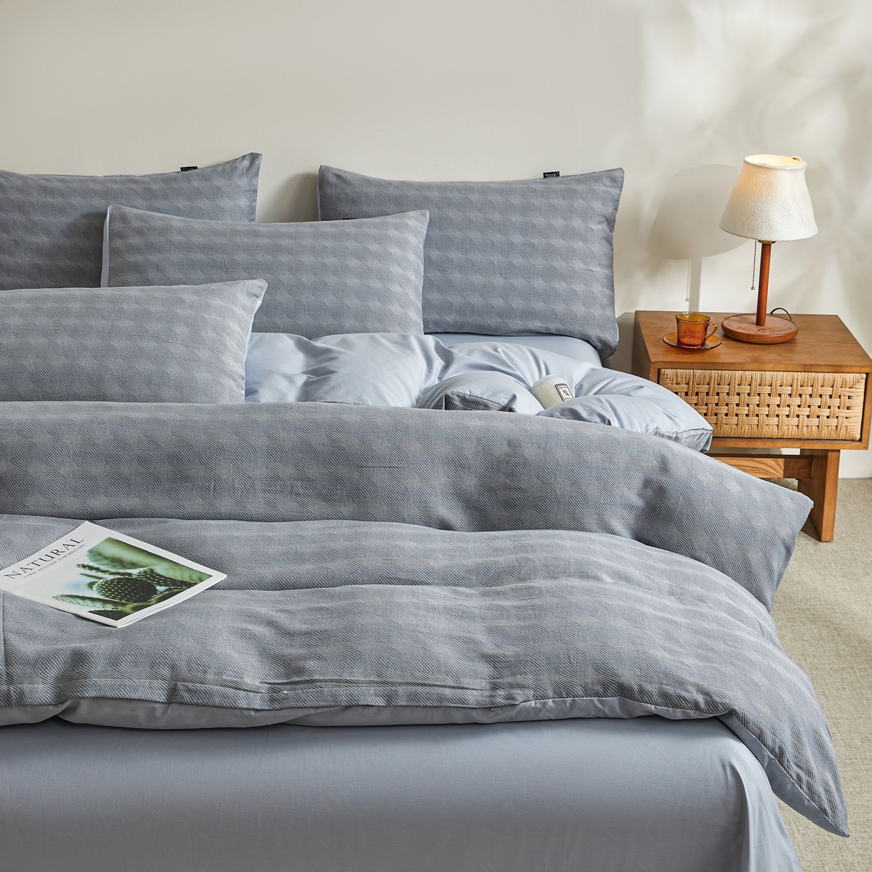 91家纺网 家纺一手货源 找家纺 乐家毛巾被（工厂自产自销） 2026新款40s全棉纯棉色织提花四件套 素灰枕月