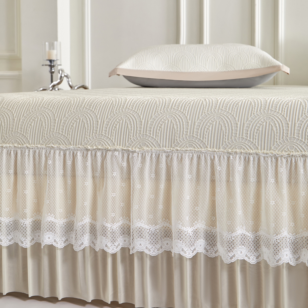 91家纺网 家纺一手货源 找家纺 瑞禾家纺 2026新款A类凉感豆豆床裙款凉席三件套-系列三 奶白浪影