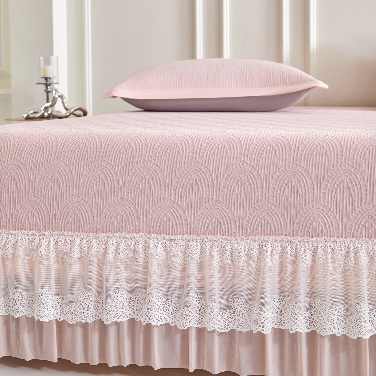 91家纺网 家纺一手货源 找家纺 瑞禾家纺 2026新款A类凉感豆豆床裙款凉席三件套-系列三 柔粉浪影