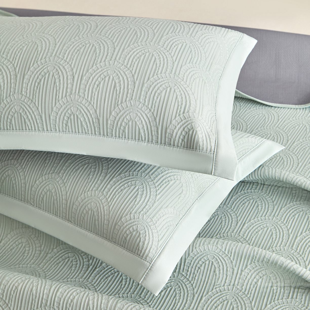 91家纺网 家纺一手货源 找家纺 瑞禾家纺 2026新款A类凉感豆豆床裙款凉席三件套-系列三 青柠浪影