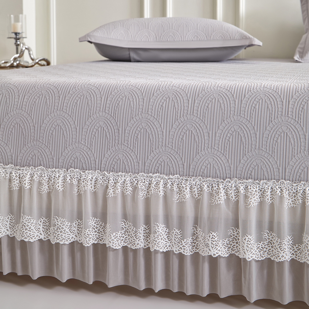 91家纺网 家纺一手货源 找家纺 瑞禾家纺 2026新款A类凉感豆豆床裙款凉席三件套-系列三 雾灰浪影