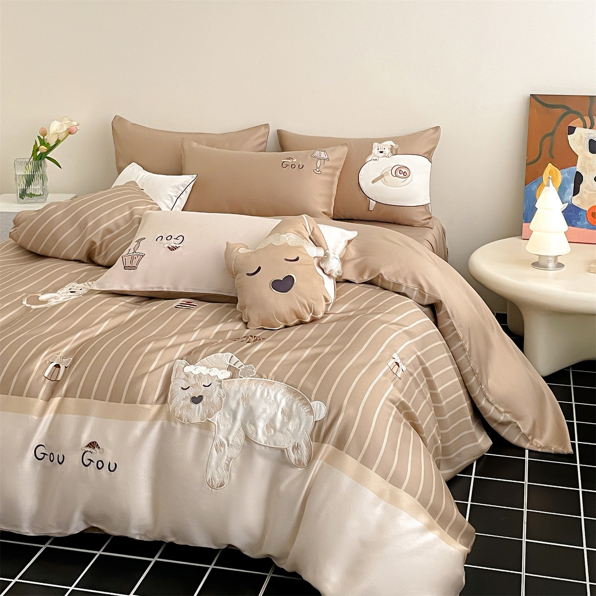 91家纺网 家纺一手货源 找家纺 蓝米卡夫 2026夏季新款60S兰精天丝刺绣四件套-西高地厨房（礼盒） 西高地厨房-大地色