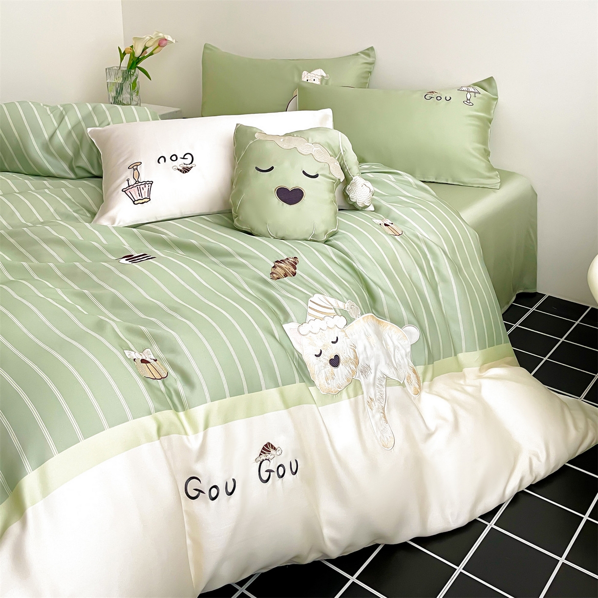 91家纺网 家纺一手货源 找家纺 蓝米卡夫 2026夏季新款60S兰精天丝刺绣四件套-西高地厨房（礼盒） 西高地厨房-碧草色