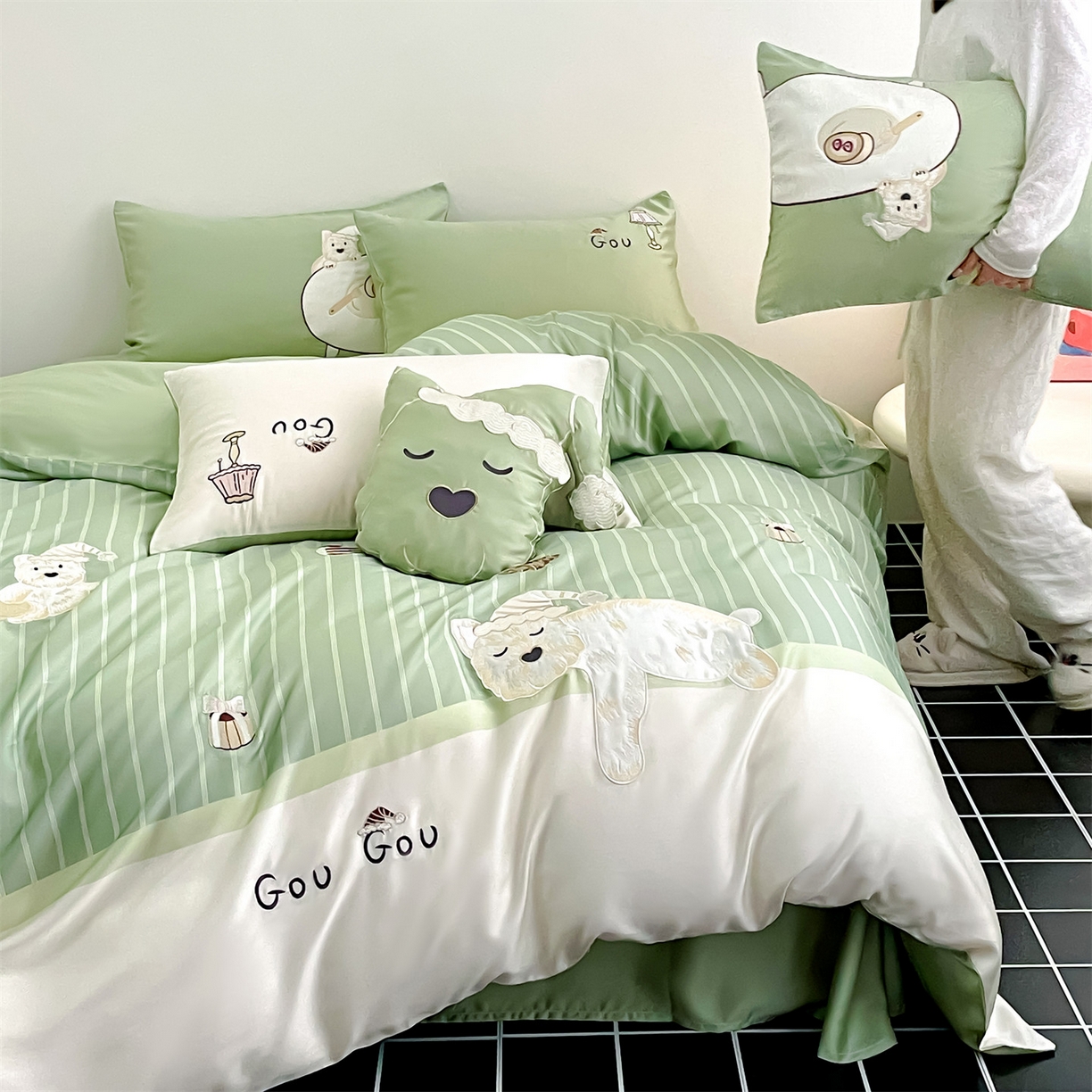 91家纺网 家纺一手货源 找家纺 蓝米卡夫 2026夏季新款60S兰精天丝刺绣四件套-西高地厨房（礼盒） 西高地厨房-碧草色