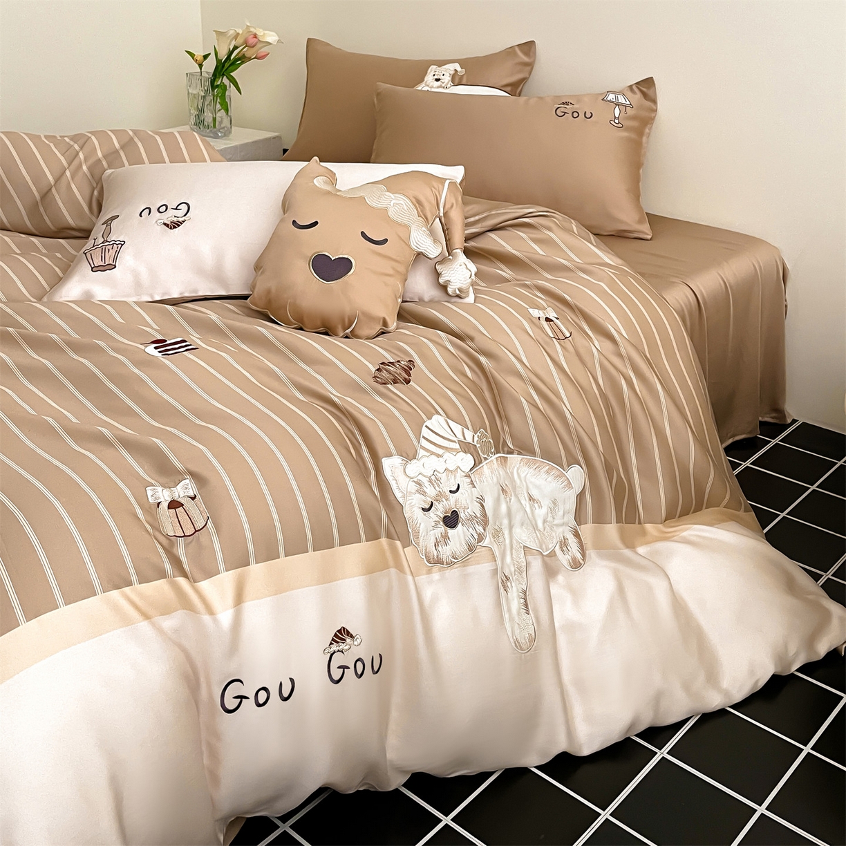 91家纺网 家纺一手货源 找家纺 蓝米卡夫 2026夏季新款60S兰精天丝刺绣四件套-西高地厨房（礼盒） 西高地厨房-大地色