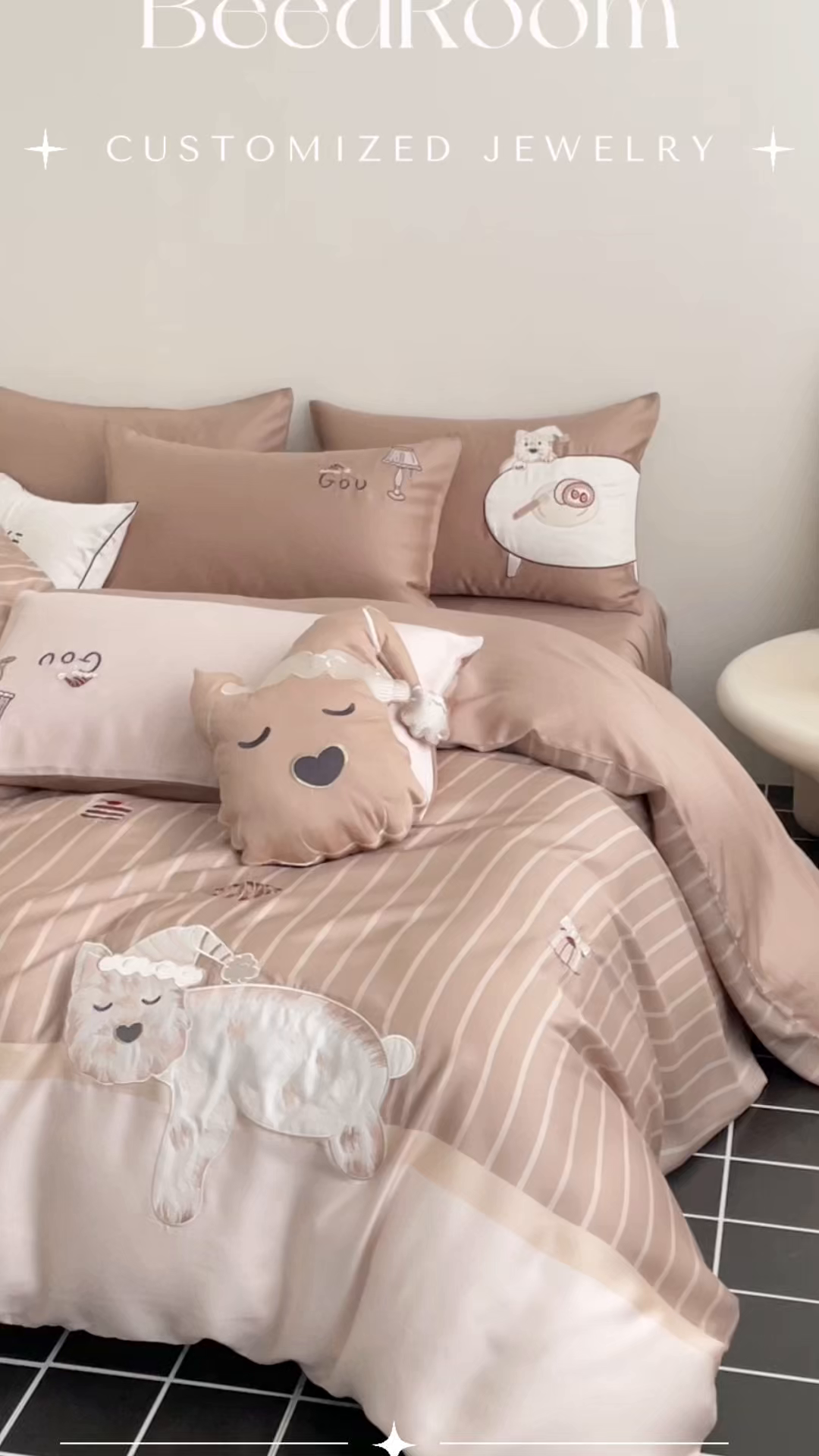 91家纺网 家纺一手货源 找家纺 蓝米卡夫 2026夏季新款60S兰精天丝刺绣四件套-西高地厨房（礼盒） 西高地厨房-大地色