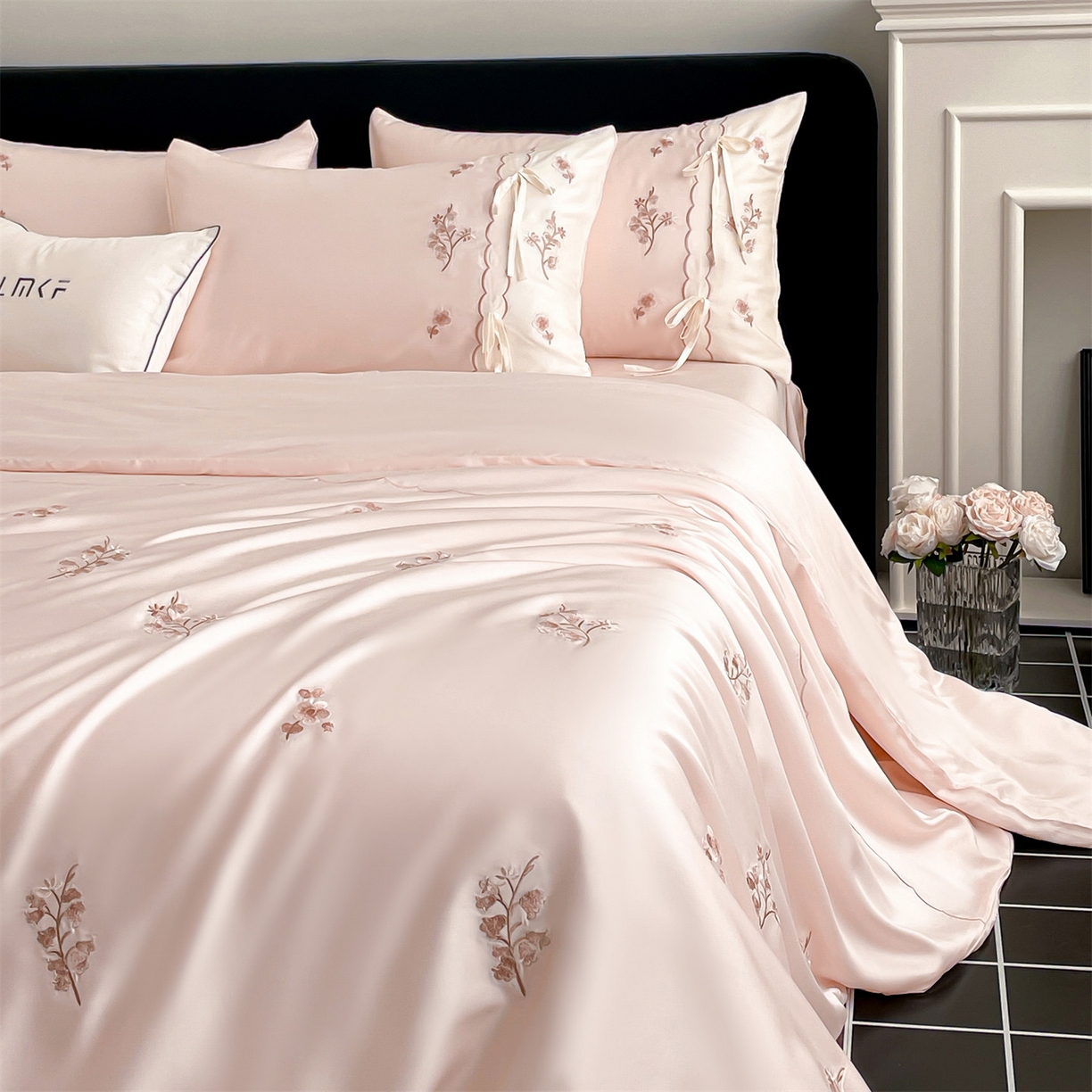 91家纺网 家纺一手货源 找家纺 （总）蓝米卡夫 2026夏季新款60S兰精天丝刺绣夏被夏凉被空调被四件套-达克斯腊肠犬