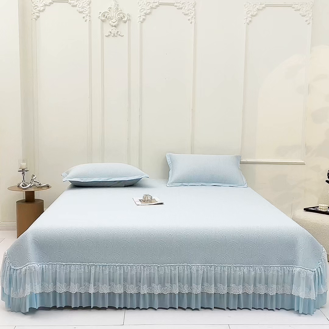 91家纺网 家纺一手货源 找家纺 瑞禾家纺 2026新款A类凉感豆豆床裙款凉席三件套-系列三 冰蓝浪影