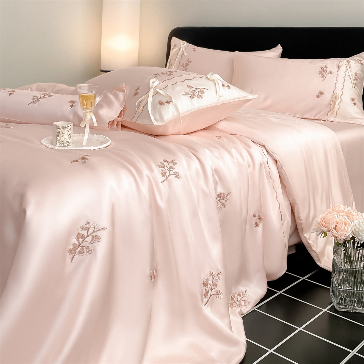 91家纺网 家纺一手货源 找家纺 蓝米卡夫 2026夏季新款60S兰精天丝刺绣四件套-汐语（礼盒） 汐语-粉