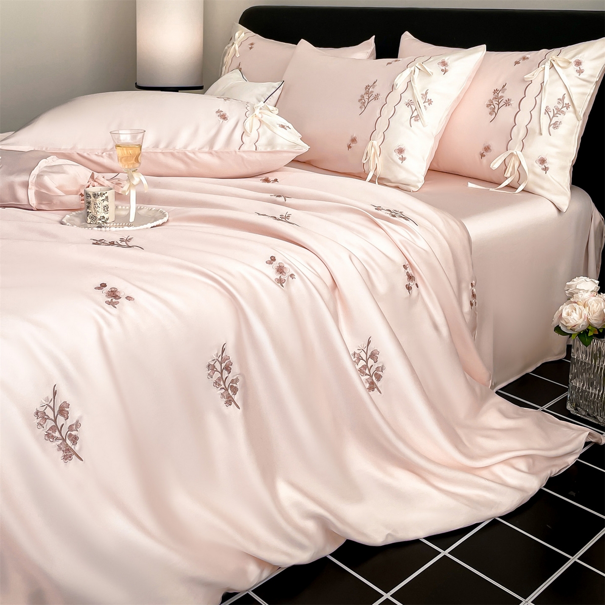 91家纺网 家纺一手货源 找家纺 蓝米卡夫 2026夏季新款60S兰精天丝刺绣四件套-汐语（礼盒） 汐语-粉