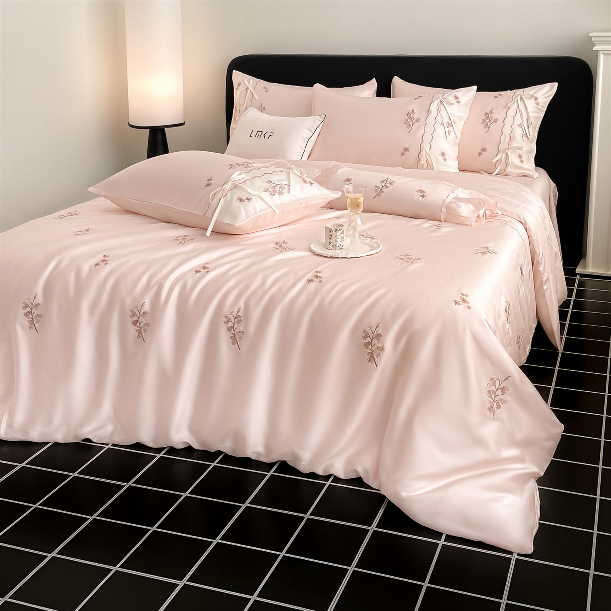 91家纺网 家纺一手货源 找家纺 蓝米卡夫 2026夏季新款60S兰精天丝刺绣四件套-汐语（礼盒） 汐语-粉