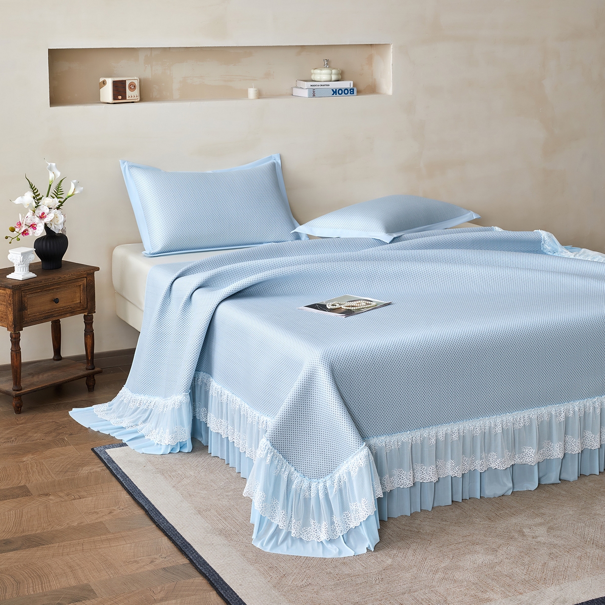 91家纺网 家纺一手货源 找家纺 瑞禾家纺 2026新款A类凉感豆豆床裙款凉席三件套-系列四 冰蓝星絮