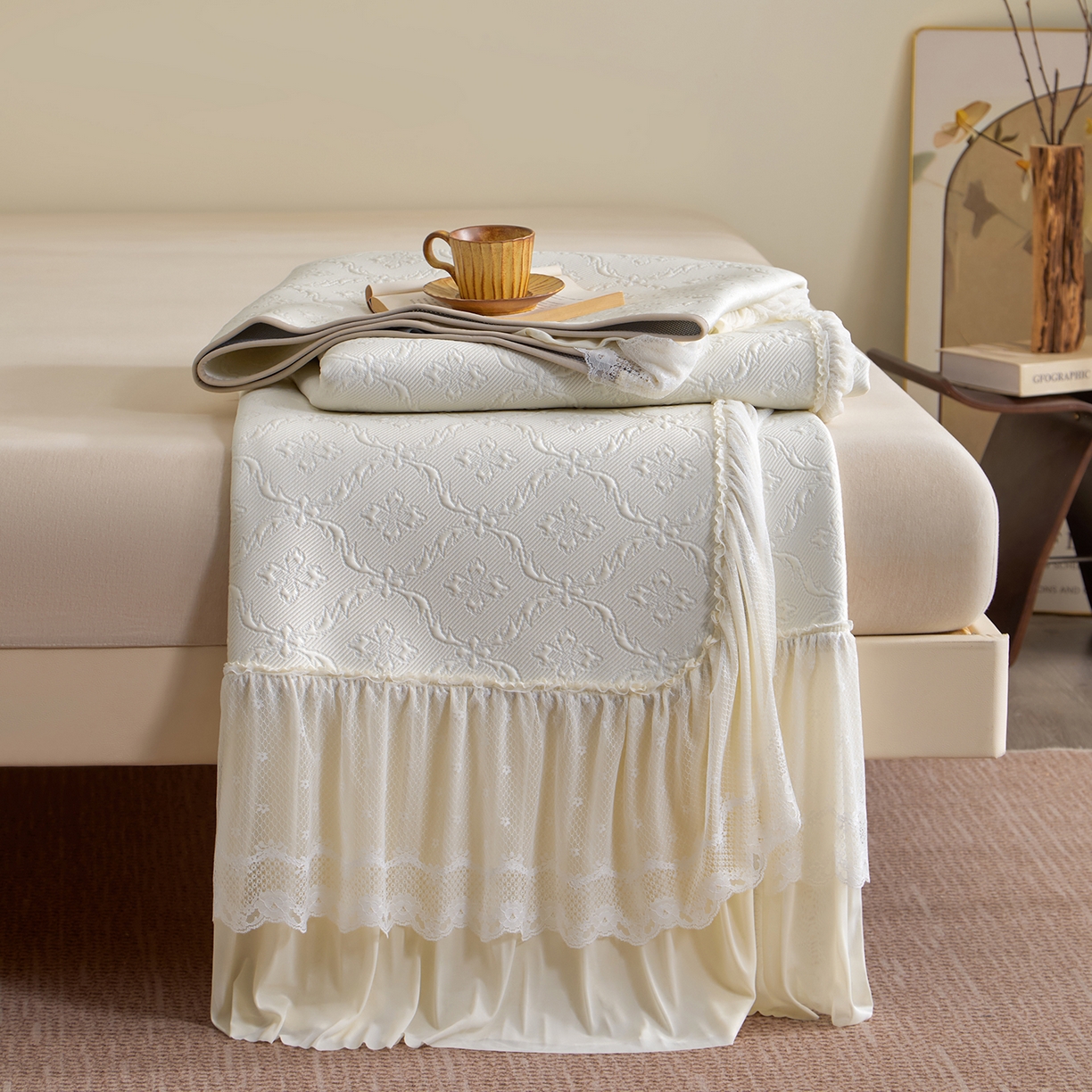 91家纺网 家纺一手货源 找家纺 （总）瑞禾家纺 2026新款A类凉感豆豆床裙款凉席三件套-系列二