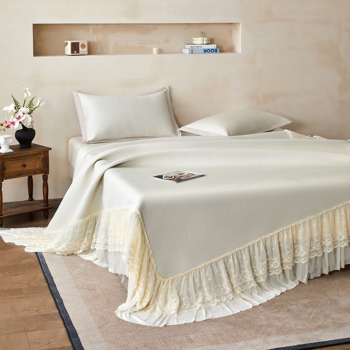 91家纺网 家纺一手货源 找家纺 瑞禾家纺 2026新款A类凉感豆豆床裙款凉席三件套-系列四 奶白星絮