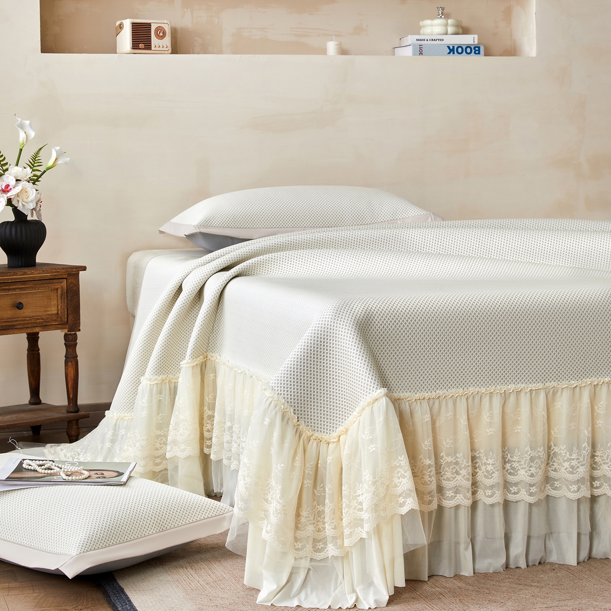 91家纺网 家纺一手货源 找家纺 瑞禾家纺 2026新款A类凉感豆豆床裙款凉席三件套-系列四 奶白星絮