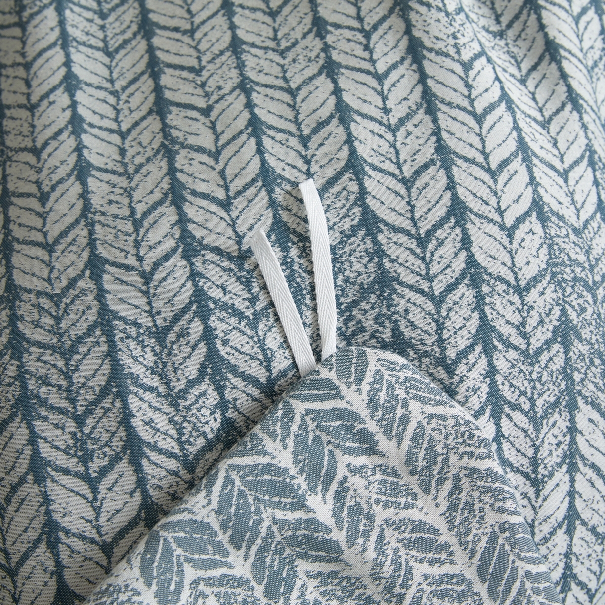 91家纺网 家纺一手货源 找家纺 乐家毛巾被（工厂自产自销） 2026新款40s全棉纯棉色织提花四件套 素穗静影