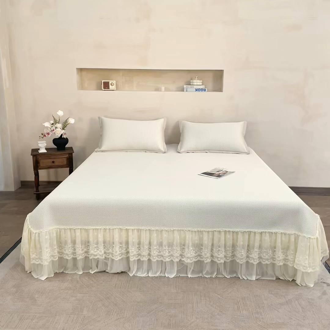 91家纺网 家纺一手货源 找家纺 瑞禾家纺 2026新款A类凉感豆豆床裙款凉席三件套-系列四 奶白星絮