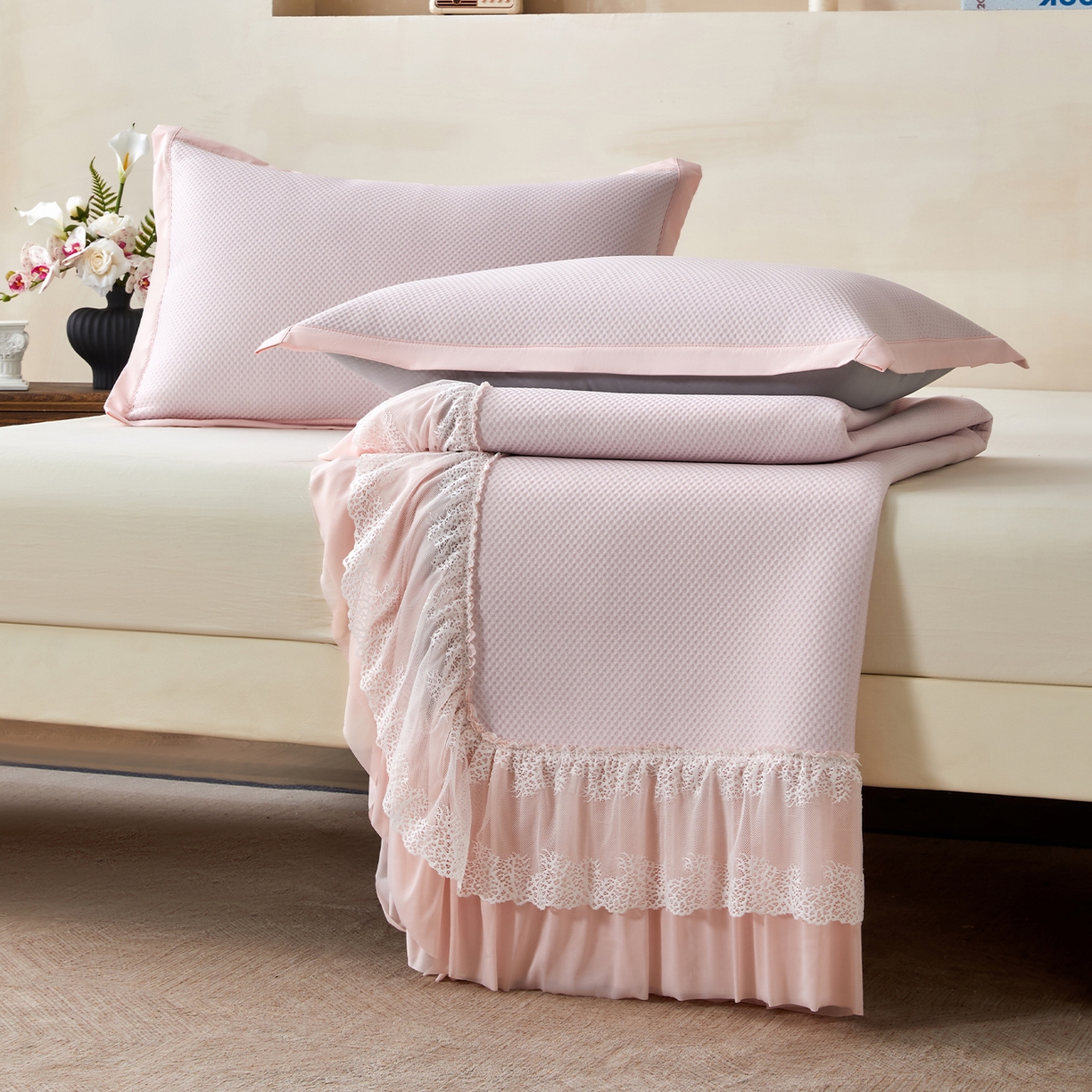 91家纺网 家纺一手货源 找家纺 瑞禾家纺 2026新款A类凉感豆豆床裙款凉席三件套-系列四 浅粉星絮