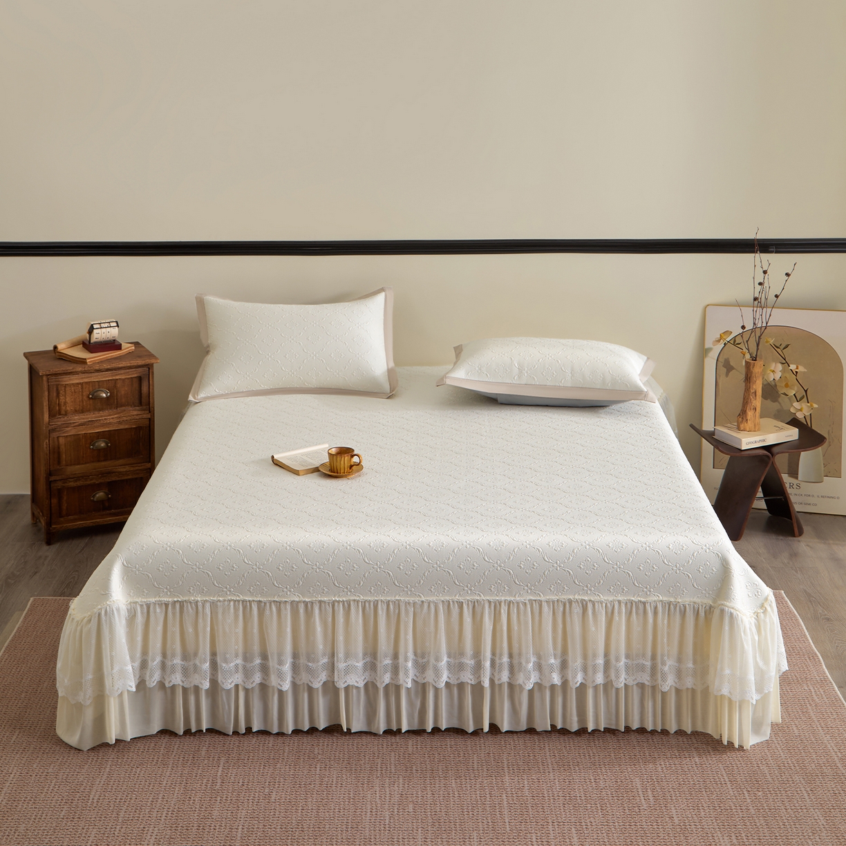 91家纺网 家纺一手货源 找家纺 瑞禾家纺 2026新款A类凉感豆豆床裙款凉席三件套-系列二 奶白鎏纹