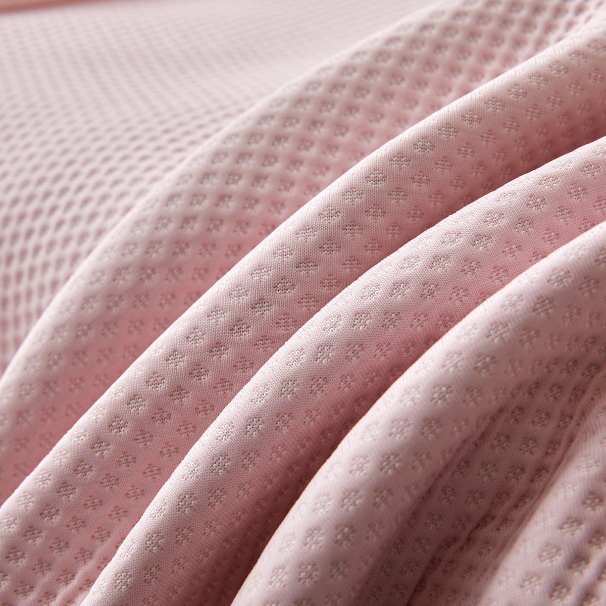 91家纺网 家纺一手货源 找家纺 瑞禾家纺 2026新款A类凉感豆豆床裙款凉席三件套-系列四 柔粉星絮