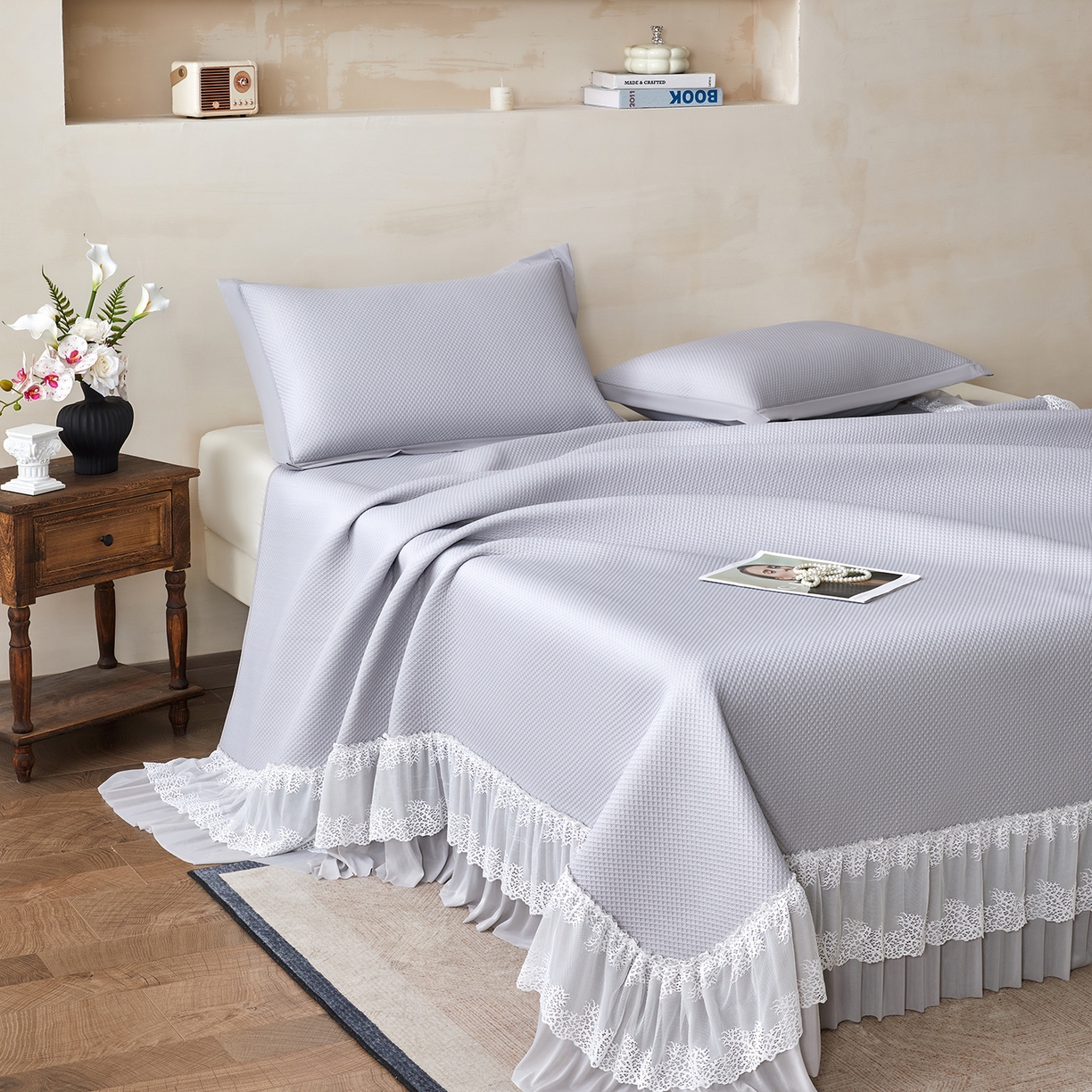 91家纺网 家纺一手货源 找家纺 瑞禾家纺 2026新款A类凉感豆豆床裙款凉席三件套-系列四 雾灰星絮