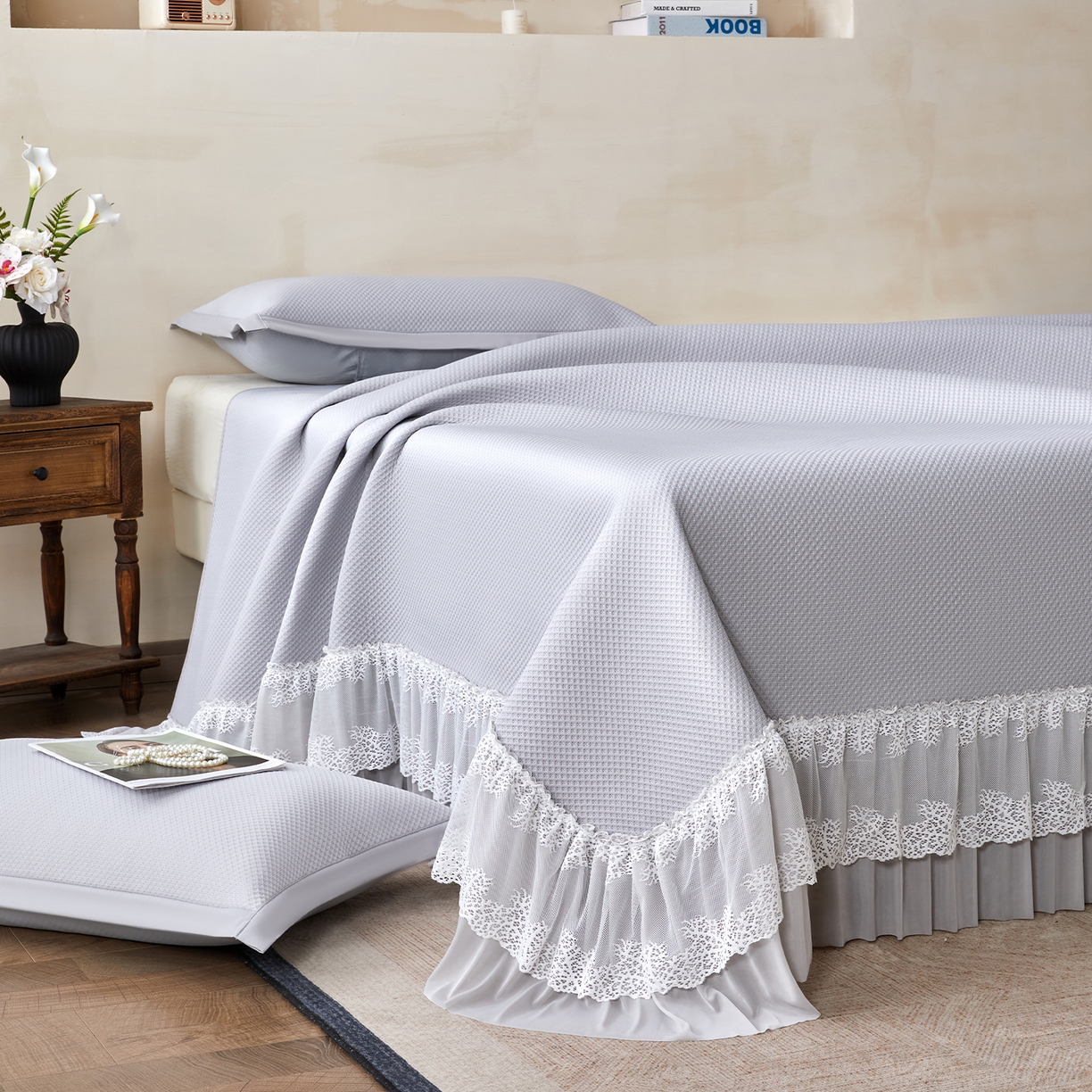 91家纺网 家纺一手货源 找家纺 瑞禾家纺 2026新款A类凉感豆豆床裙款凉席三件套-系列四 雾灰星絮